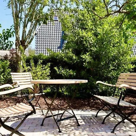 アパート Fuer 4 Personen Mit Garten In *