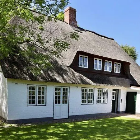 Tolle In Einem Reetgedecktem Haus Apartment Nieblum