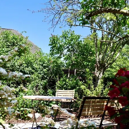 Fuer 4 Personen Mit Garten In *