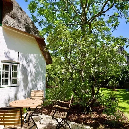 Fuer 4 Personen Mit Garten In *